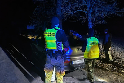 Funkcjonariusze Straży Granicznej podczas wykonywania czynności służbowych Funkcjonariusze Straży Granicznej podczas wykonywania czynności służbowych