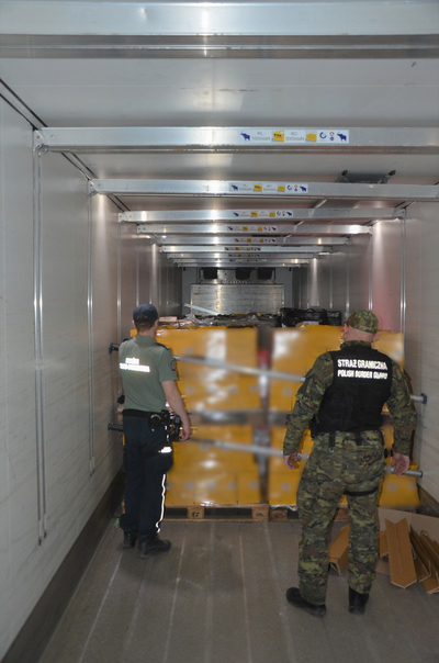 Ujawniony transport alkoholu w kradzionej naczepie 