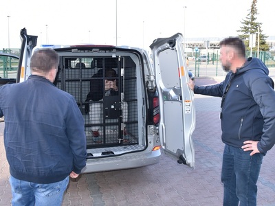 Funkcjonariusze Straży Granicznej podczas wykonywania czynności służbowych Funkcjonariusze Straży Granicznej podczas wykonywania czynności służbowych