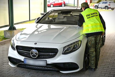 Dwa skradzione mercedesy odzyskane przez Straż Graniczną Zdjęcia: W-MOSG