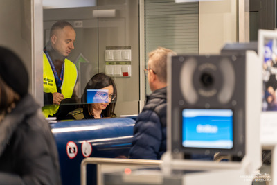 Funkcjonariusze Straży Granicznej podczas wykonywania czynności służbowych Funkcjonariusze Straży Granicznej podczas wykonywania czynności służbowych