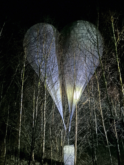 Balony z nielegalnymi papierosami Balony z nielegalnymi papierosami