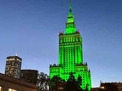 Zielona iluminacja Pałacu Kultury i Nauki z okazji 35-lecia Straży Granicznej Zielona iluminacja Pałacu Kultury i Nauki z okazji 35-lecia Straży Granicznej
