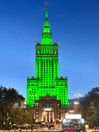 Zielona iluminacja Pałacu Kultury i Nauki z okazji 35-lecia Straży Granicznej Zielona iluminacja Pałacu Kultury i Nauki z okazji 35-lecia Straży Granicznej