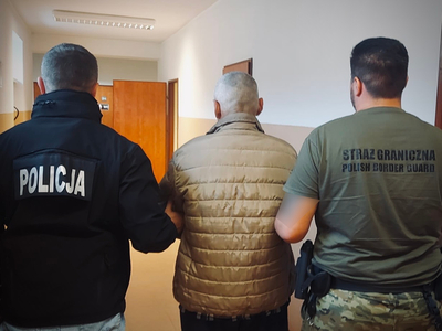 Funkcjonariusz Policji z funkcjonariuszem SG Funkcjonariusz Policji z funkcjonariuszem SG