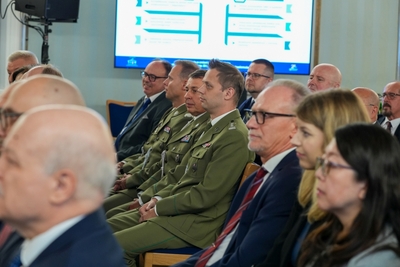 Gen. dyw. SG Robert Bagan odznaczony podczas 25-lecia Urzędu do Spraw Cudzoziemców Gen. dyw. SG Robert Bagan odznaczony podczas 25-lecia Urzędu do Spraw Cudzoziemców