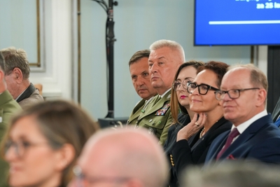Gen. dyw. SG Robert Bagan odznaczony podczas 25-lecia Urzędu do Spraw Cudzoziemców Gen. dyw. SG Robert Bagan odznaczony podczas 25-lecia Urzędu do Spraw Cudzoziemców
