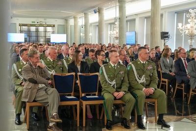 Gen. dyw. SG Robert Bagan odznaczony podczas 25-lecia Urzędu do Spraw Cudzoziemców Gen. dyw. SG Robert Bagan odznaczony podczas 25-lecia Urzędu do Spraw Cudzoziemców