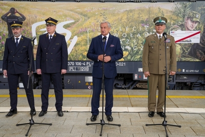 Pociąg „Generał Kruszewski” i lokomotywa z jubileuszową okleiną – tak Straż Graniczna wraz z PKP Intercity świętują 35-lecie formacji Pociąg „Generał Kruszewski” i lokomotywa z jubileuszową okleiną – tak Straż Graniczna wraz z PKP Intercity świętują 35-lecie formacji