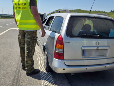 Udawał kuriera żywności, a przewoził migrantów Udawał kuriera żywności, a przewoził migrantów