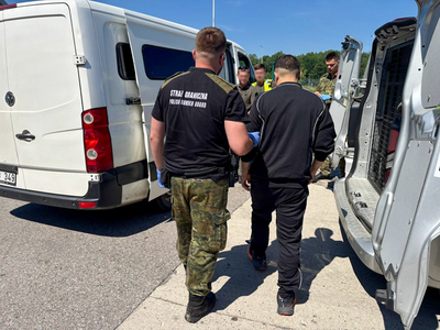 Udawał kuriera żywności, a przewoził migrantów Udawał kuriera żywności, a przewoził migrantów