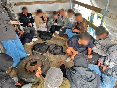 Zatrzymanie obywatela Serbii na A2 – przewoził 13 cudzoziemców