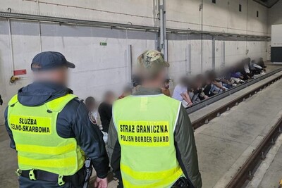 Osoby zatrzymane za nielegalne przekroczenie granicy polsko-litewskiej Osoby zatrzymane za nielegalne przekroczenie granicy polsko-litewskiej