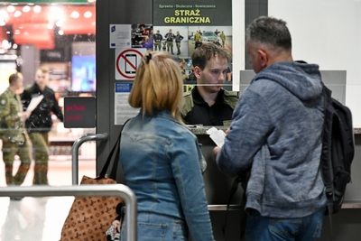 Na lotnisku w Katowicach-Pyrzowicach zatrzymano osobę poszukiwaną i odmówiono wjazdu dwóm obywatelom Gruzji 