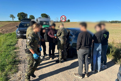 Kurierzy i nielegalni migranci zatrzymani przy granicy z Litwą 