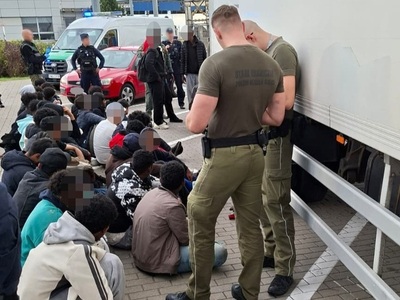 Ciężarówka pełna migrantów zatrzymana na A2 