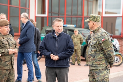 Wizyta Ministrów Obrony Narodowej oraz Spraw Wewnętrznych i Administracji na granicy polsko-ukraińskiej Wizyta Ministrów Obrony Narodowej oraz Spraw Wewnętrznych i Administracji na granicy polsko-ukraińskiej