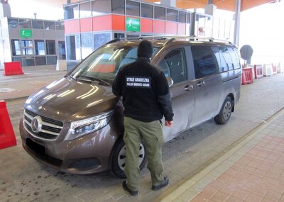 odzyskany Mercedes  Benz V220 