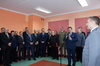 wiceminister Jarosław Zieliński w KMP Suwałki 