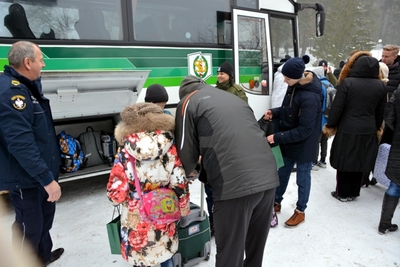 pakowanie rzeczy dzieci do autokaru SG 