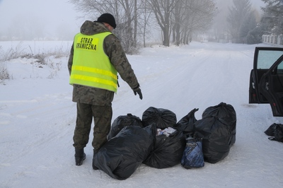 przemocone papierosy, spakowane w foliowe workii 