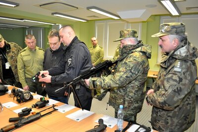 prezentacja broni służbowej 