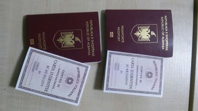 włoskie i albańskie dokumenty 