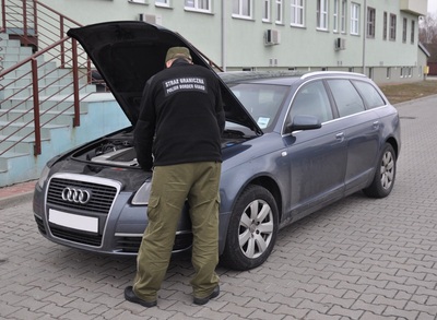 samochód marki Audi A6 z przerobionymi numerami VIN 