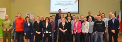 Zdjęcie grupowe z uczestnikami kursu 