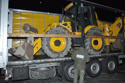kradziona koparko-ładowarka 