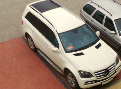 zatrzymany mercedes 