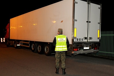 zabezpieczona naczepa 