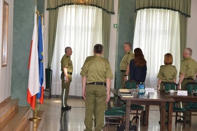 Komendant Główny SG przyjmuje meldunek