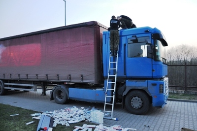 tir z nielegalnym towarem