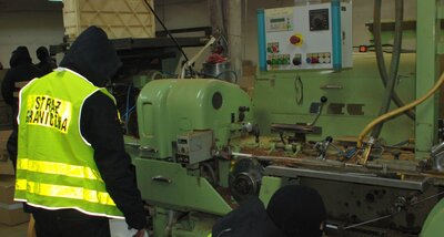 nielegalna linia do produkcji tytoniu