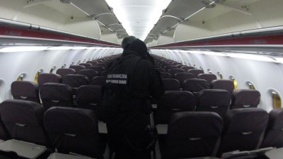 ćwiczenia z prowadzenia działań specjalnych na pokładzie samolotu 