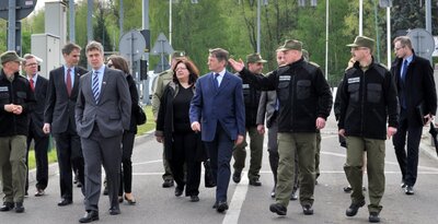 Marszałek Sejmu i Ambasador USA na granicy polsko-ukraińskiej 