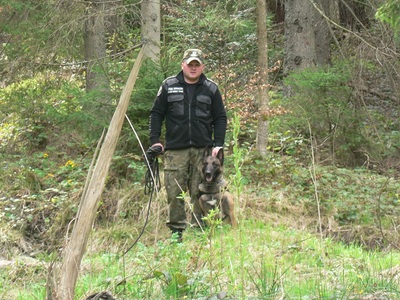 przewodnik z psem służbowym Avo 