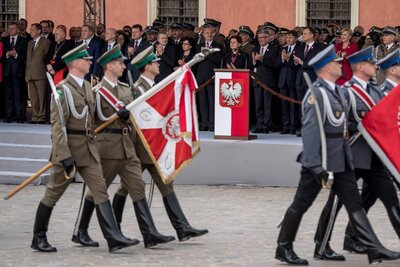 Poczet sztandarowy SG w marszu 