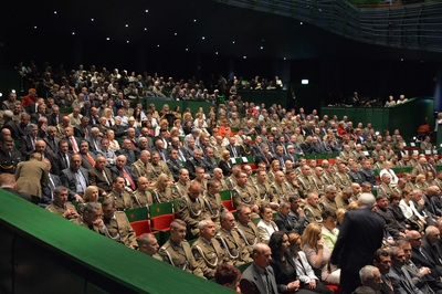 uroczysty apel w Operze i Filharmonii Podlaskiej