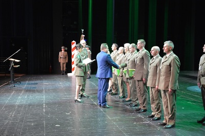 wręczenie awansów i wyróżnień