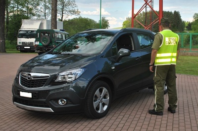 samochód skradziony z wypożyczalni