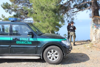 funkcjonariusze SG patrolujący wybrzeże Grecji 