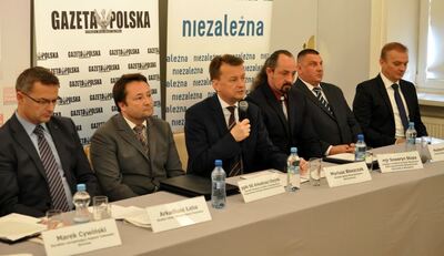 Uczestnicy debaty o przemycie 